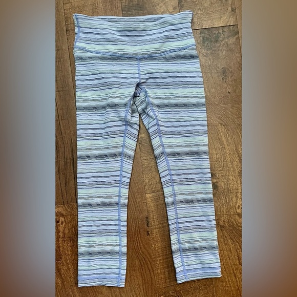 Lululemon cropped activewear bundle 2 pairs cropped leggings Sz 4 - Picture 6 of 9